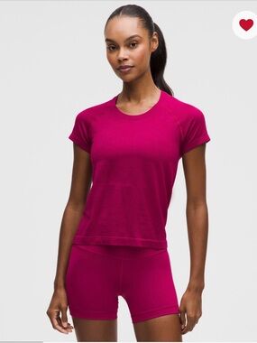 Lululemon NWT Sz 4 Swiftly Tech Short Sleeve Race Length in Jeweled Magenta